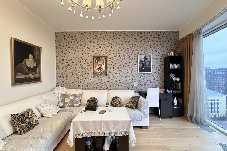 Продаётся 1-комнатная квартира, 54 м²