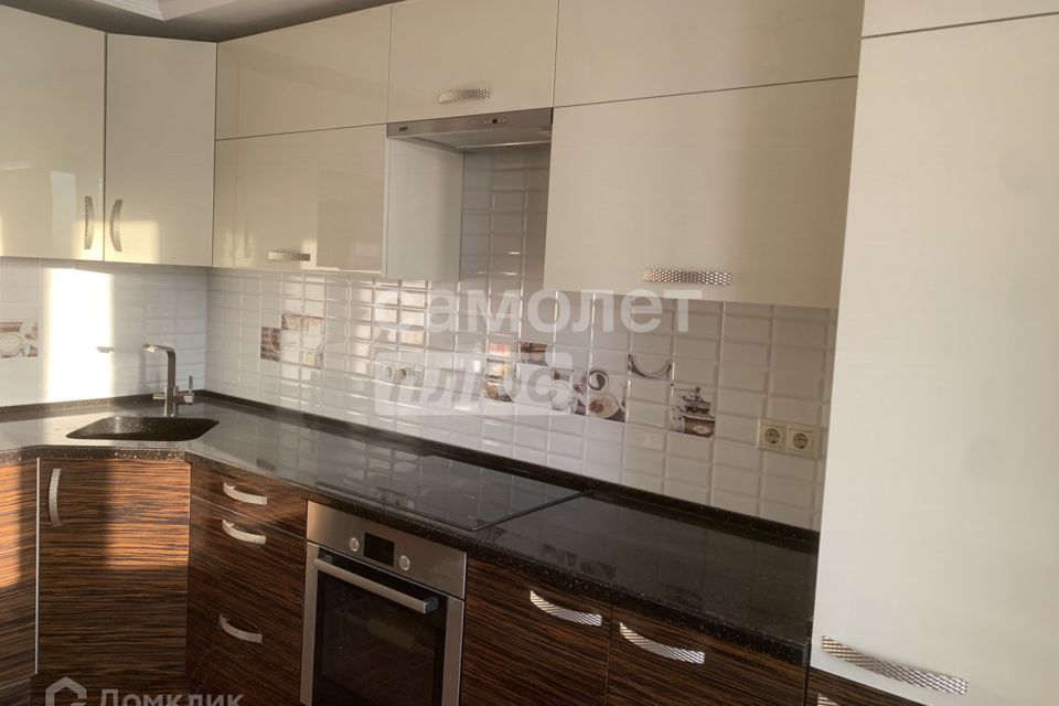 Продаётся 1-комнатная квартира, 54.8 м²
