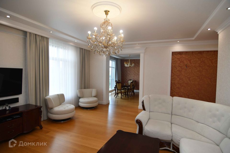 Продаётся 3-комнатная квартира, 154.9 м²