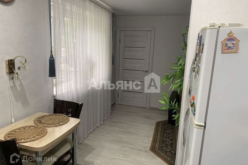 Продаётся 3-комнатная квартира, 42.4 м²