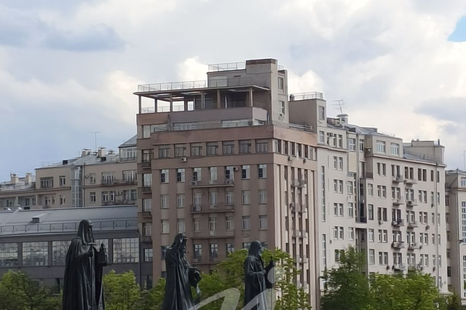Продаётся 3-комнатная квартира, 101.7 м²