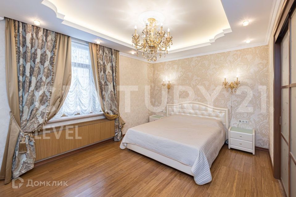 Продаётся 3-комнатная квартира, 136.8 м²