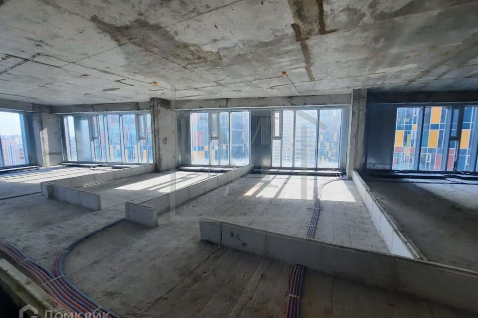 Продаётся 4-комнатная квартира, 140.5 м²