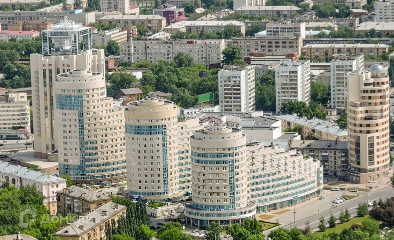 Продаётся 5-комнатная квартира, 240 м²