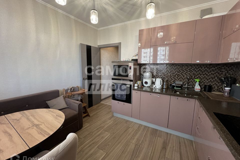 Продаётся 1-комнатная квартира, 41.8 м²