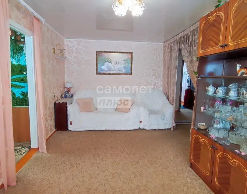 Продаётся 4-комнатная квартира, 60.9 м²