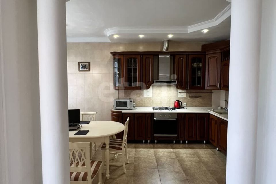Продаётся 3-комнатная квартира, 105 м²