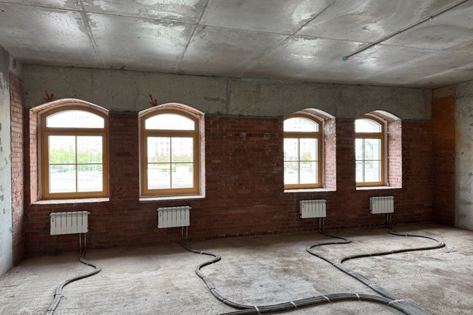 Продаётся 4-комнатная квартира, 125 м²