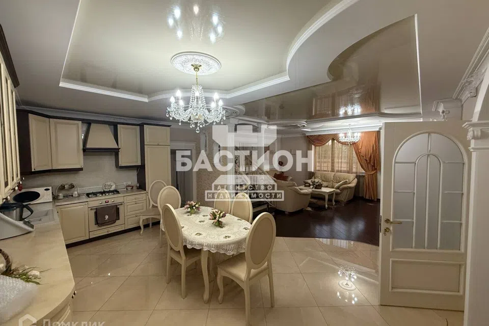 Продаётся 2-этажный дом, 210 м²