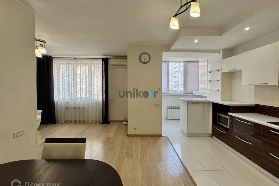 Продаётся 2-комнатная квартира, 66.4 м²