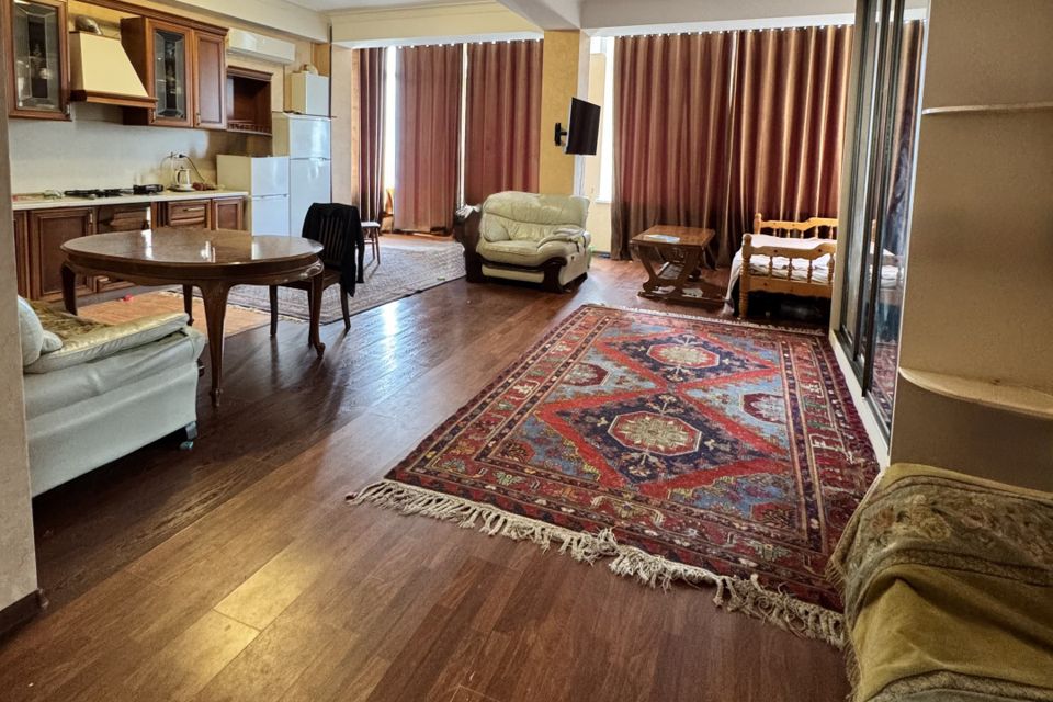 Продаётся 3-комнатная квартира, 117 м²