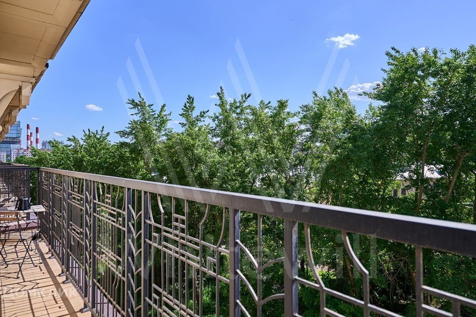 Продаётся 4-комнатная квартира, 158.1 м²