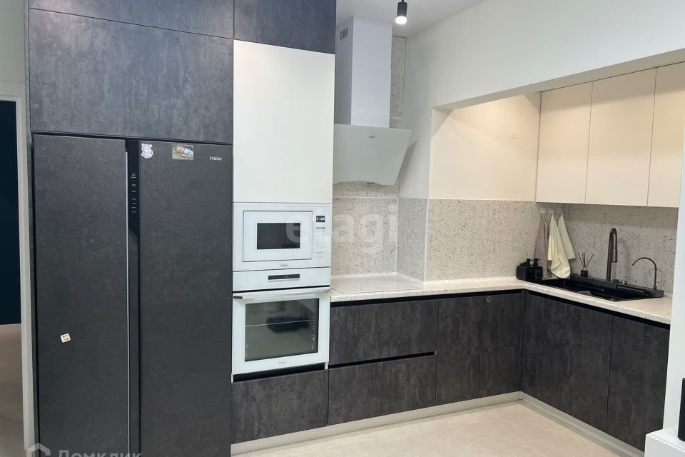 Продаётся 2-комнатная квартира, 77.6 м²