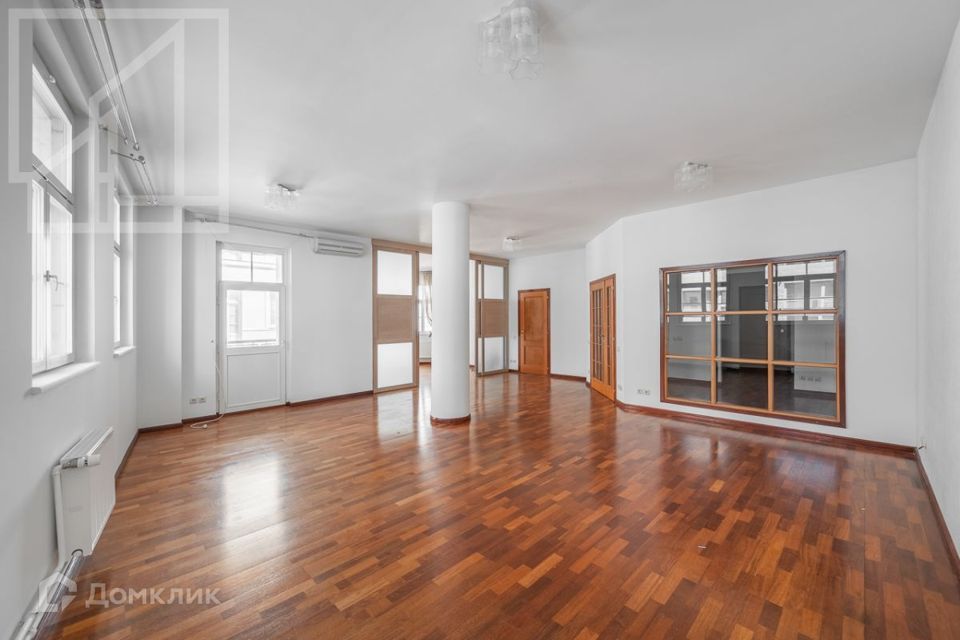 Сдаётся 4-комнатная квартира, 180 м²