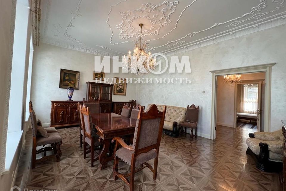 Продаётся 4-комнатная квартира, 132 м²