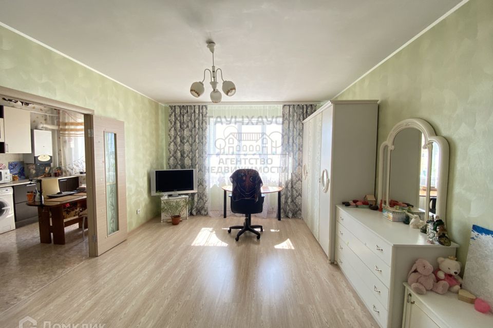 Продаётся 1-комнатная квартира, 42.3 м²