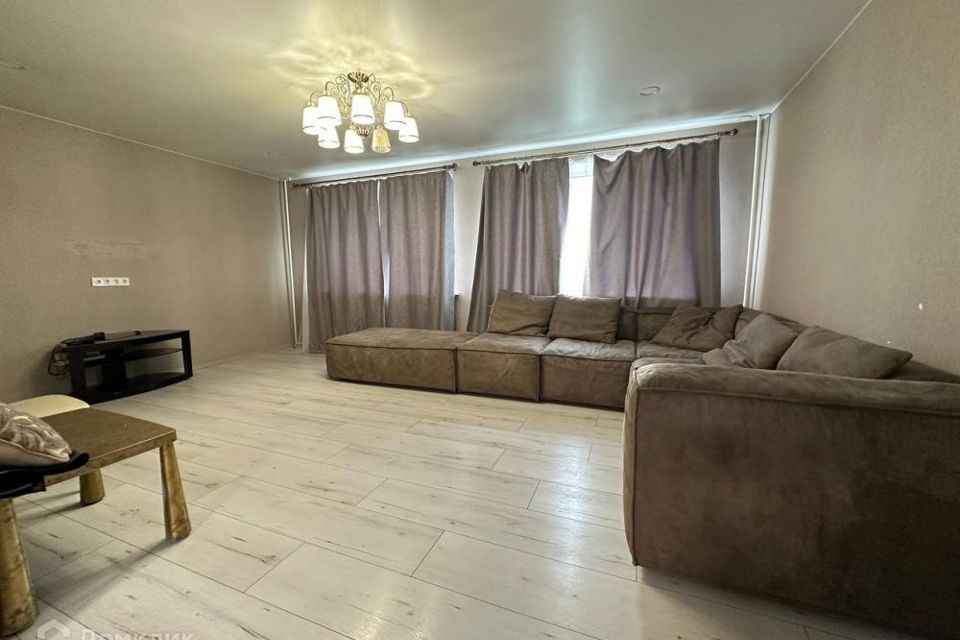 Сдаётся 4-комнатная квартира, 109 м²