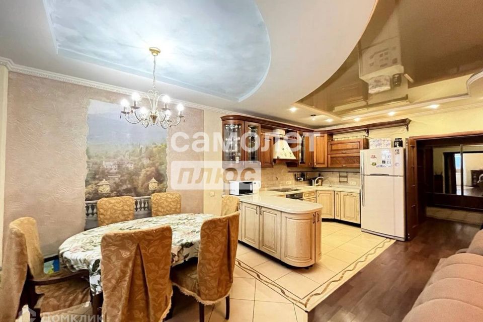 Продаётся 3-комнатная квартира, 115.9 м²