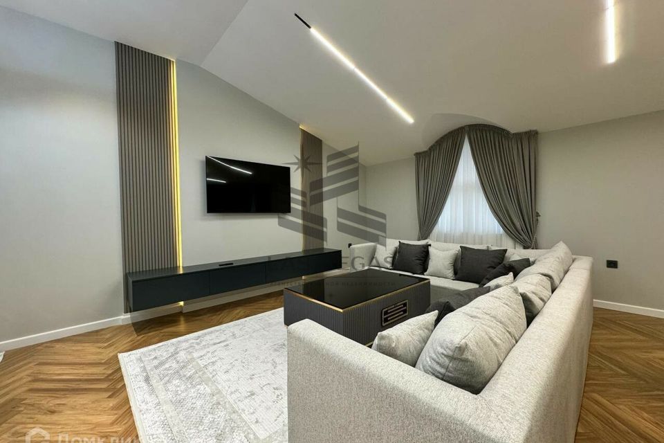 Сдаётся 2-комнатная квартира, 77 м²