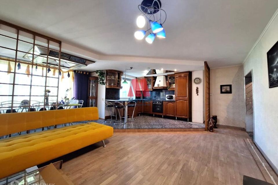 Продаётся 3-комнатная квартира, 117.7 м²