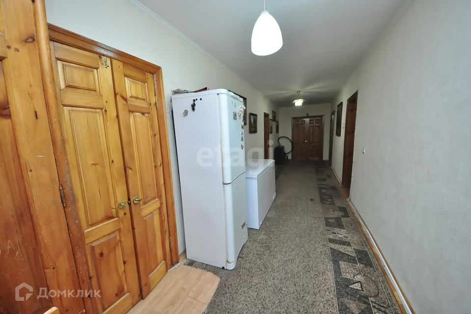 Продаётся 4-комнатная квартира, 140.5 м²