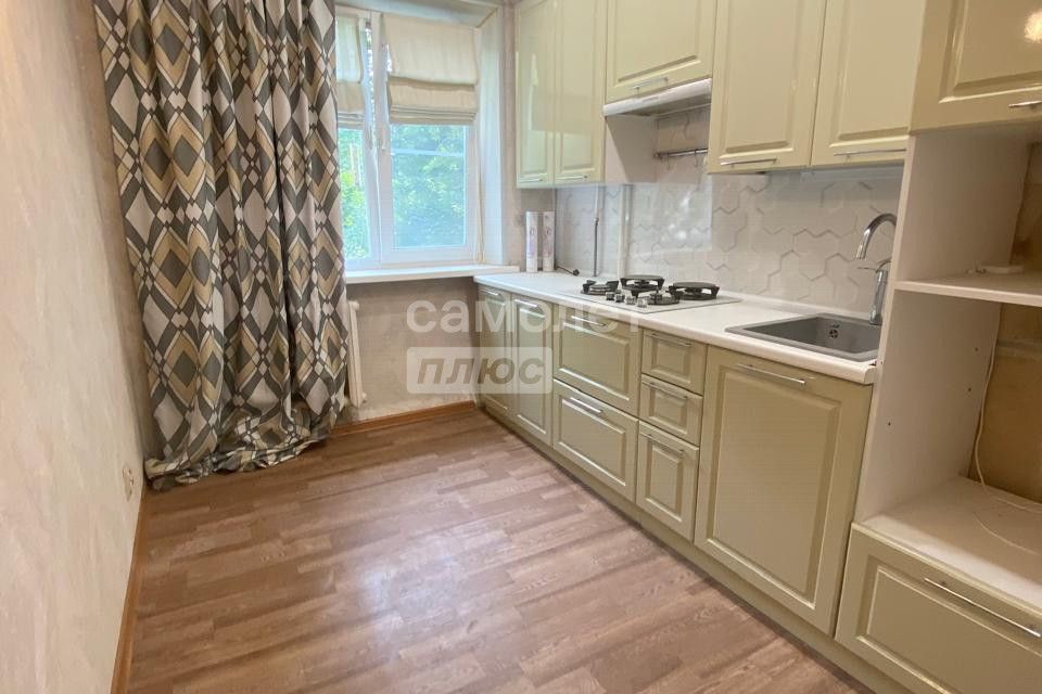 Продаётся 4-комнатная квартира, 60.8 м²