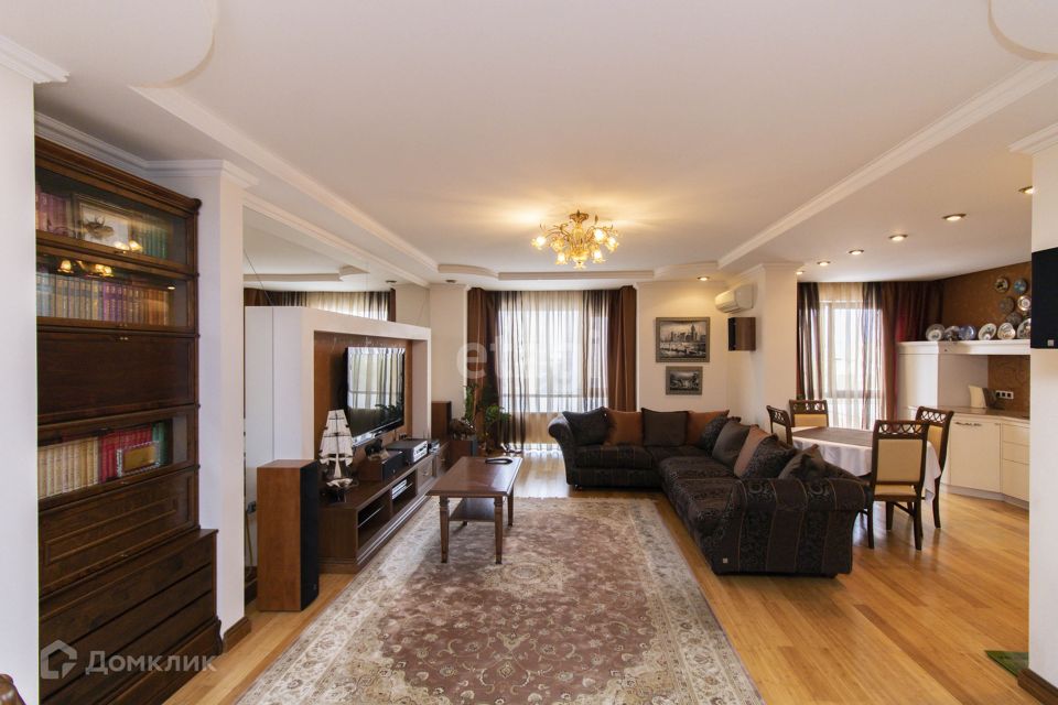 Сдаётся 2-комнатная квартира, 105 м²