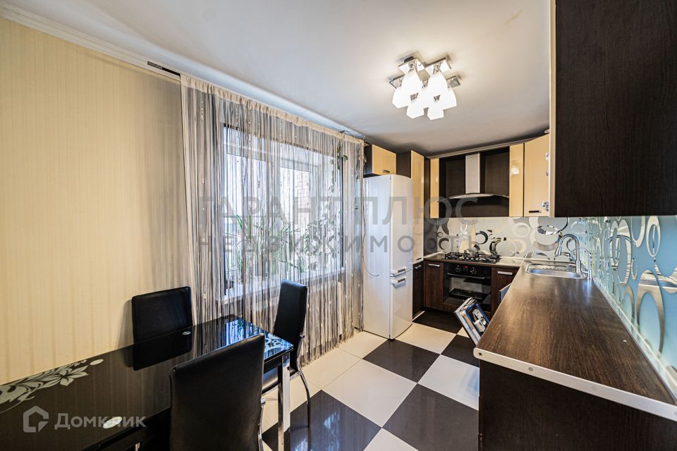 Сдаётся 4-комнатная квартира, 120 м²