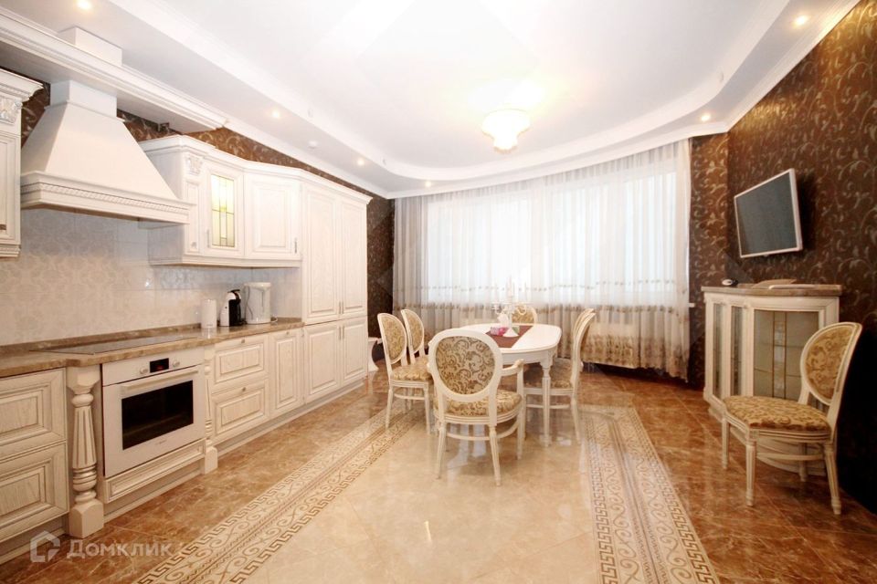 Сдаётся 3-комнатная квартира, 134 м²