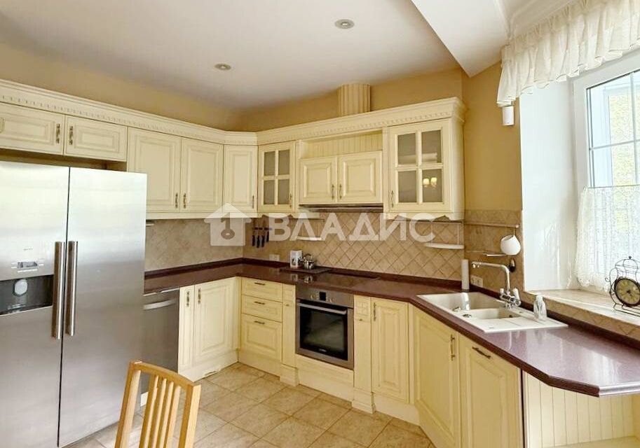 Продаётся 3-комнатная квартира, 220 м²