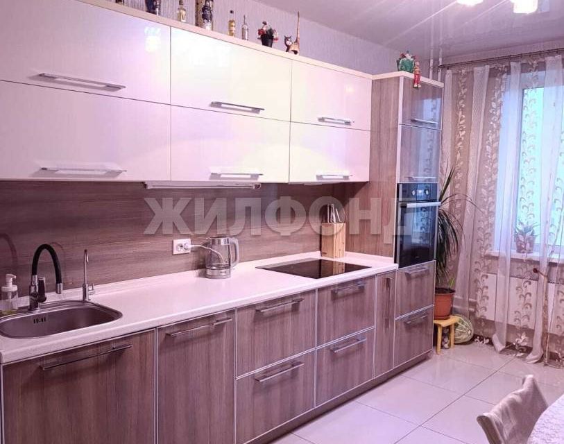 Продаётся 2-комнатная квартира, 75.9 м²