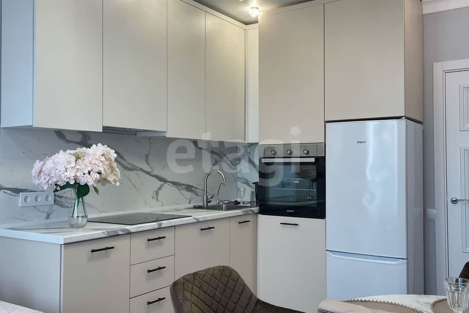 Продаётся 1-комнатная квартира, 42 м²
