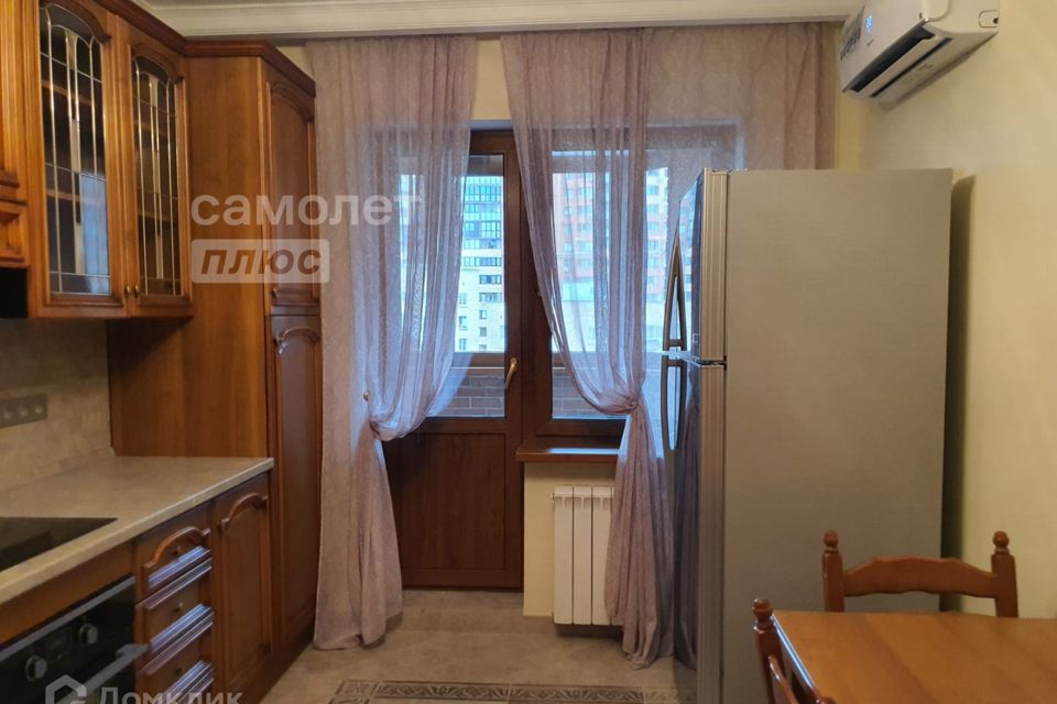 Сдаётся 4-комнатная квартира, 130 м²