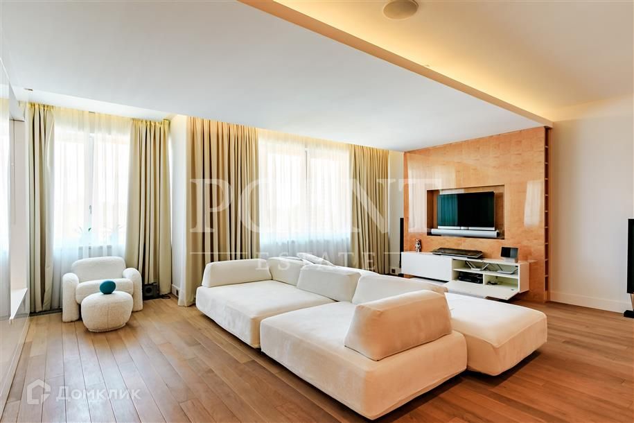 Продаётся 5-комнатная квартира, 198 м²