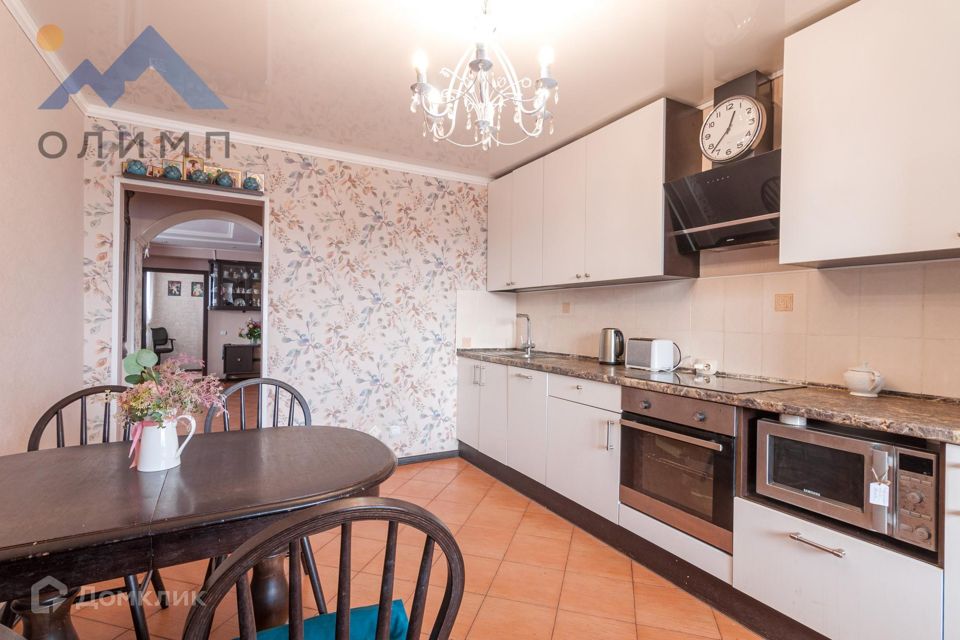 Продаётся 4-комнатная квартира, 126 м²