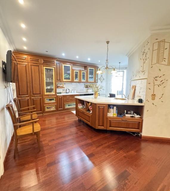 Продаётся 4-комнатная квартира, 120.6 м²