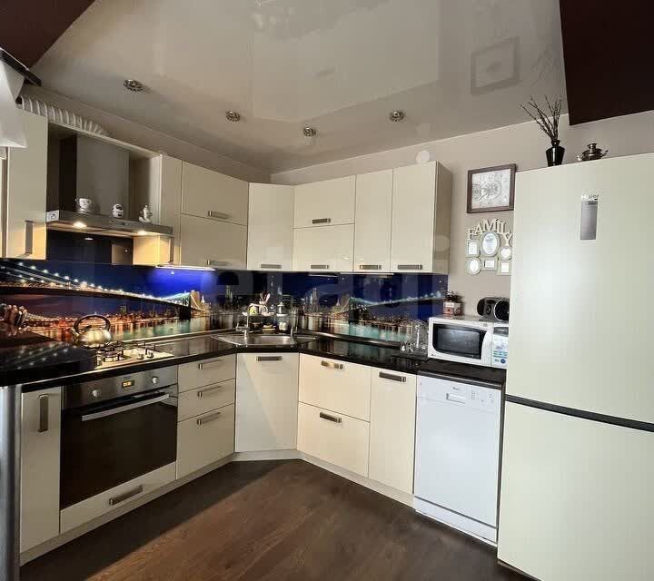 Продаётся 4-комнатная квартира, 128.1 м²