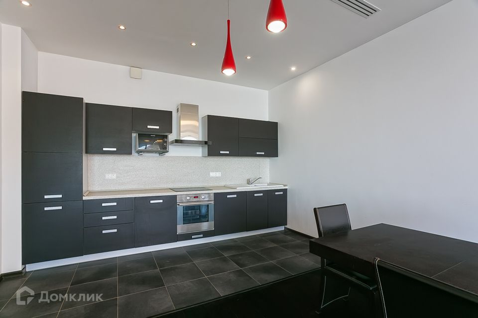 Продаётся 1-комнатная квартира, 104.1 м²