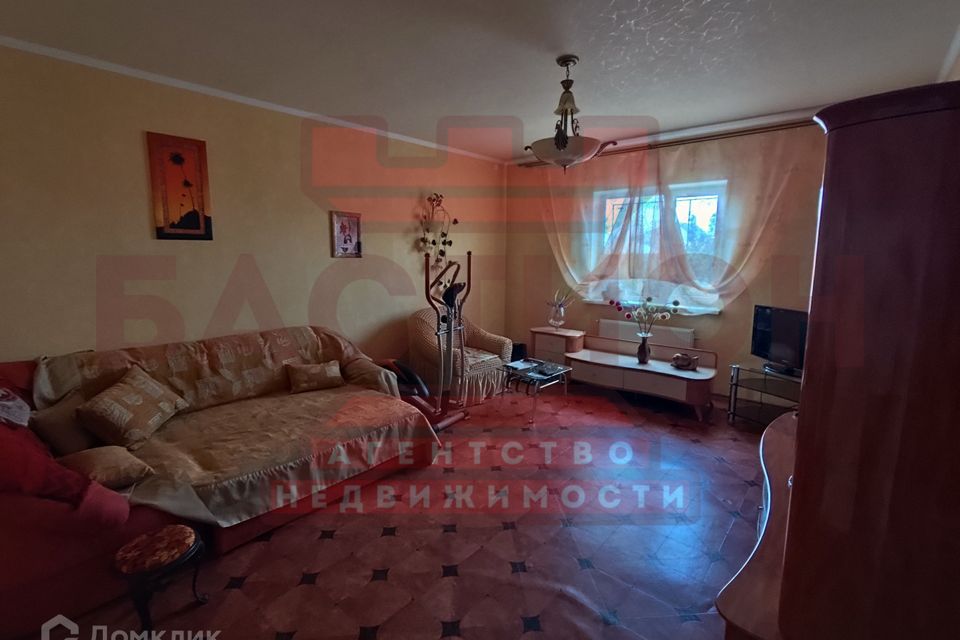 Продаётся 3-этажный дом, 300 м²