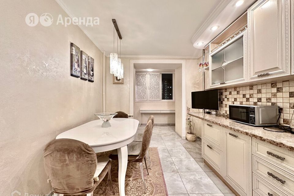 Сдаётся 2-комнатная квартира, 70 м²