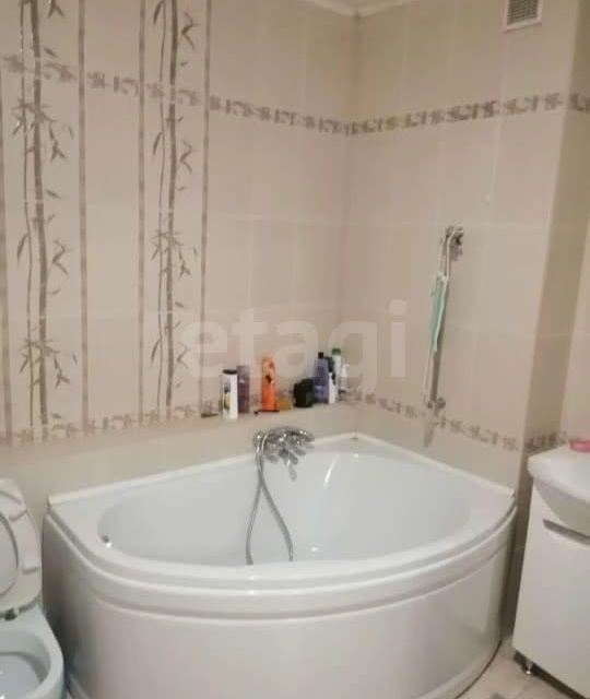 Продаётся 2-комнатная квартира, 73.2 м²