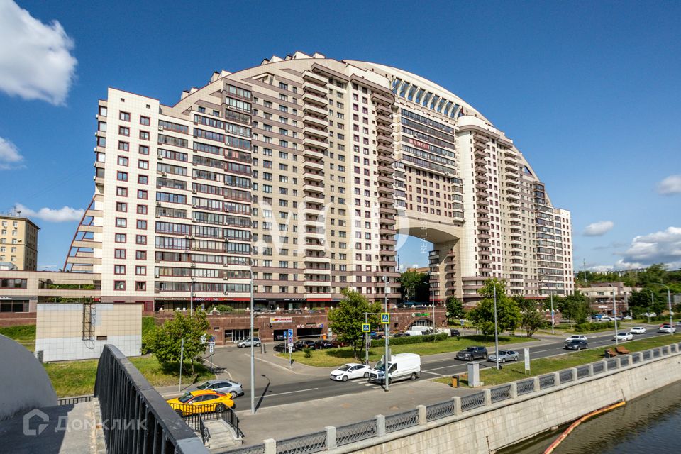 Продаётся 1-комнатная квартира, 51.5 м²