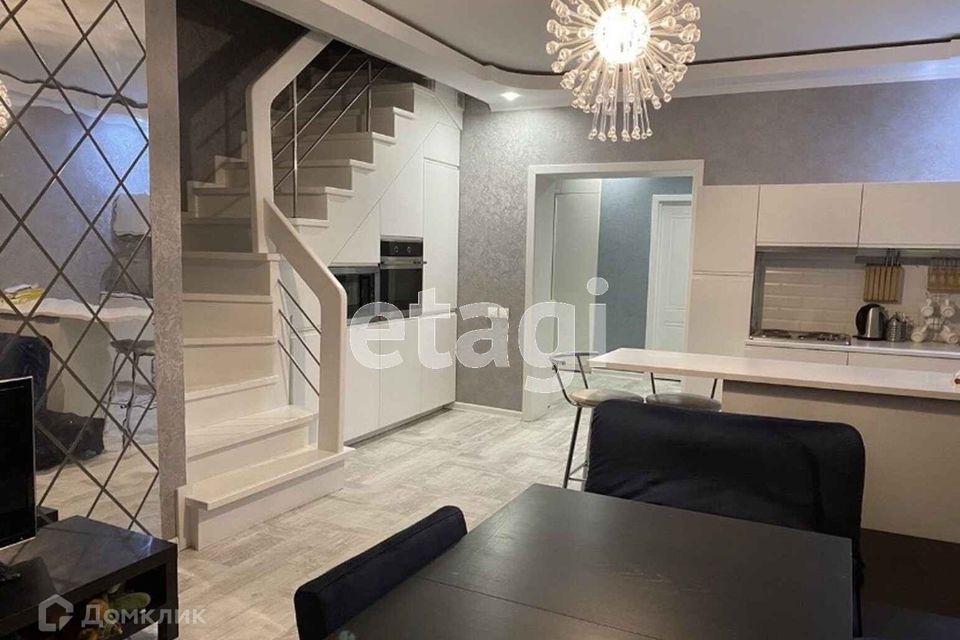 Продаётся 4-комнатная квартира, 91.8 м²