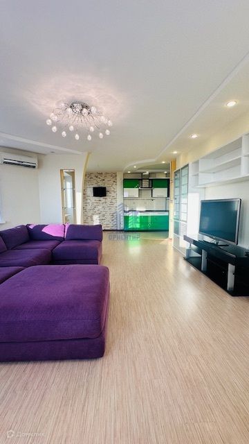 Продаётся 3-комнатная квартира, 105 м²