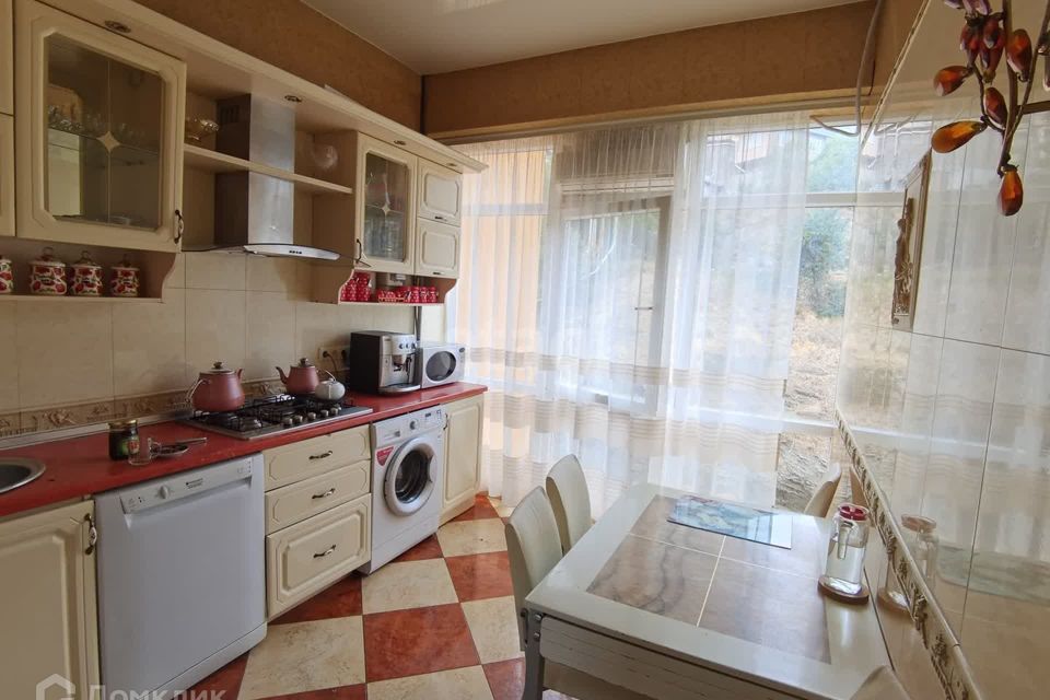Продаётся 3-комнатная квартира, 110 м²