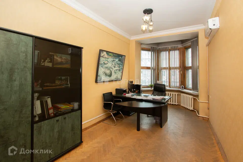 Продаётся 4-комнатная квартира, 106 м²