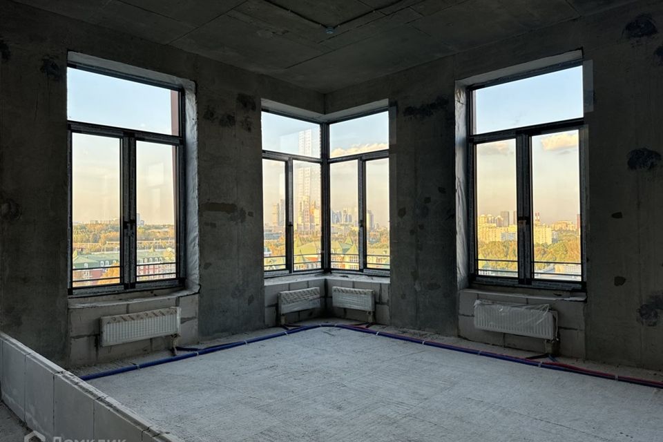 Продаётся 4-комнатная квартира, 137 м²