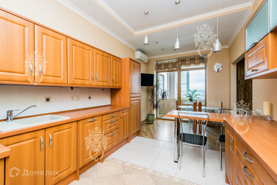 Сдаётся 2-комнатная квартира, 108 м²
