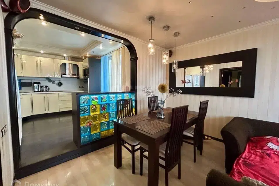 Продаётся 4-комнатная квартира, 105 м²
