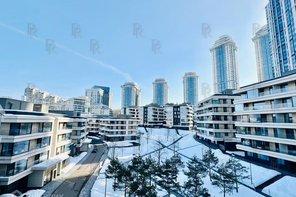 Продаётся 5-комнатная квартира, 195.2 м²